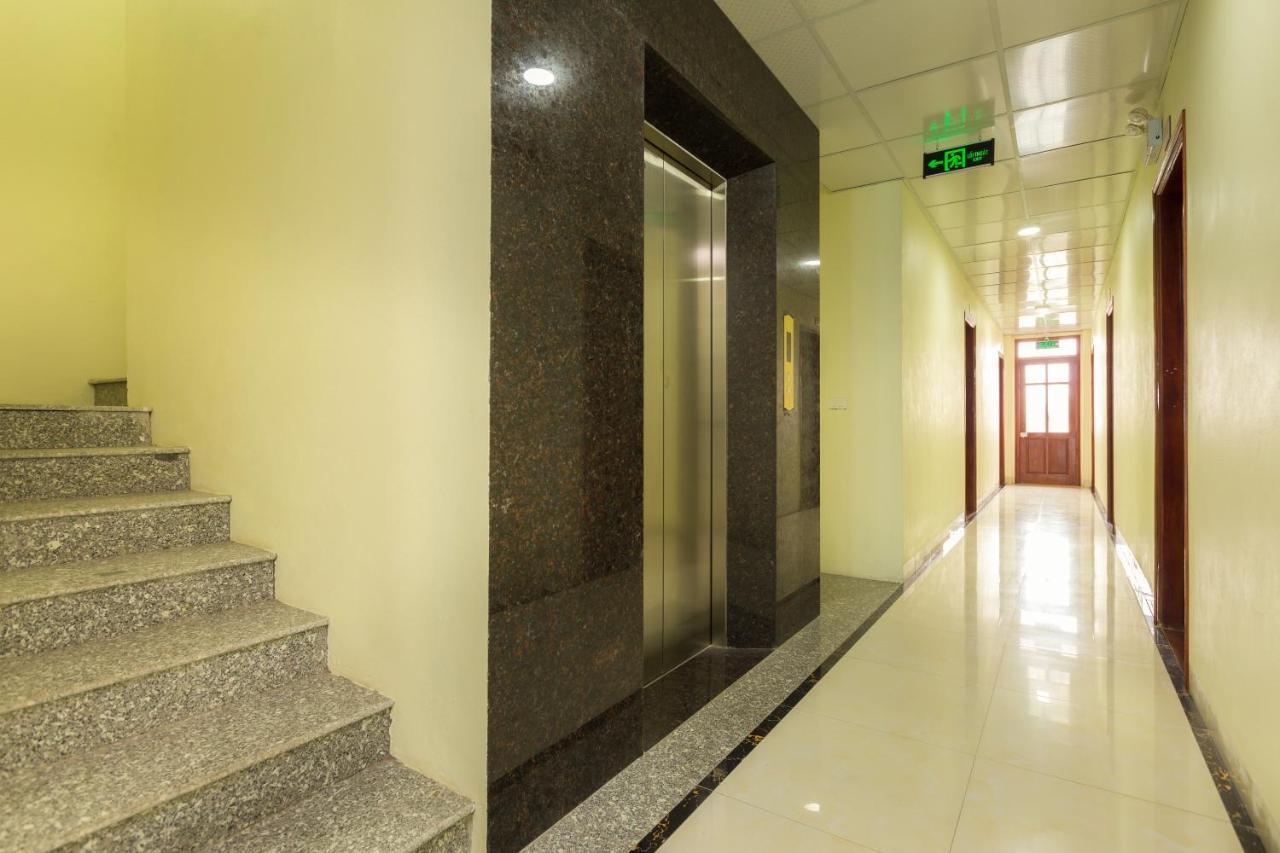 Spot On 861 Sunrise Hotel Νιν Μπιν Εξωτερικό φωτογραφία